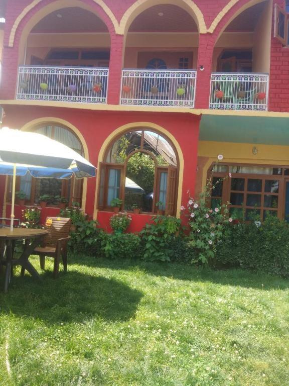 Wani Guest House Gulmarg Exteriör bild