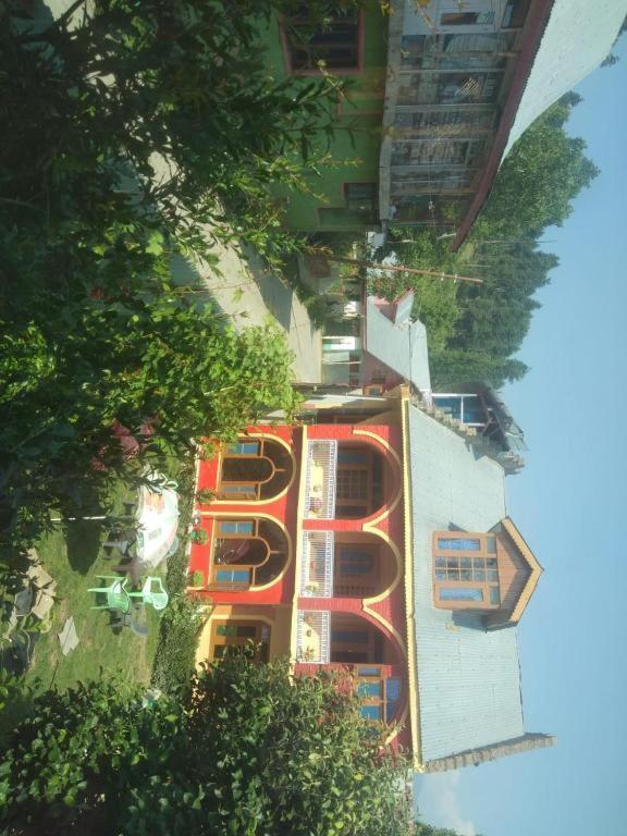 Wani Guest House Gulmarg Exteriör bild